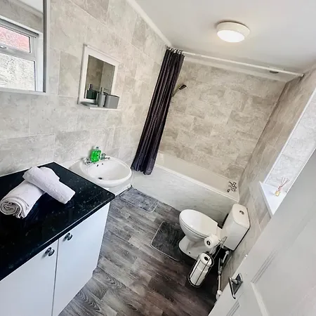 Дом отдыха Gifford St Retreat 3br Entire *